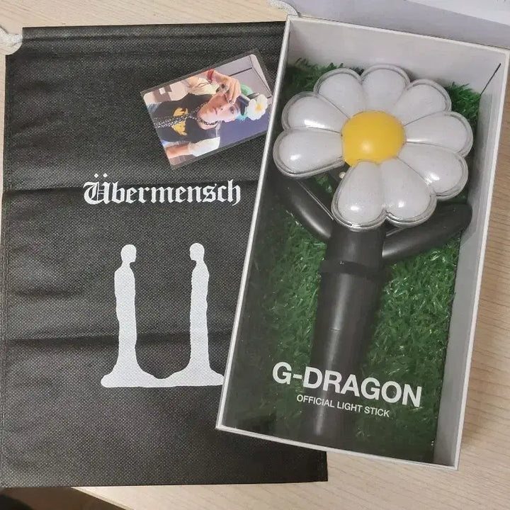 [BUNJANG] G-Dragon Official Lightstick Bundle Set / 지드래곤 응원봉 + 응원봉 파우치 + 포카