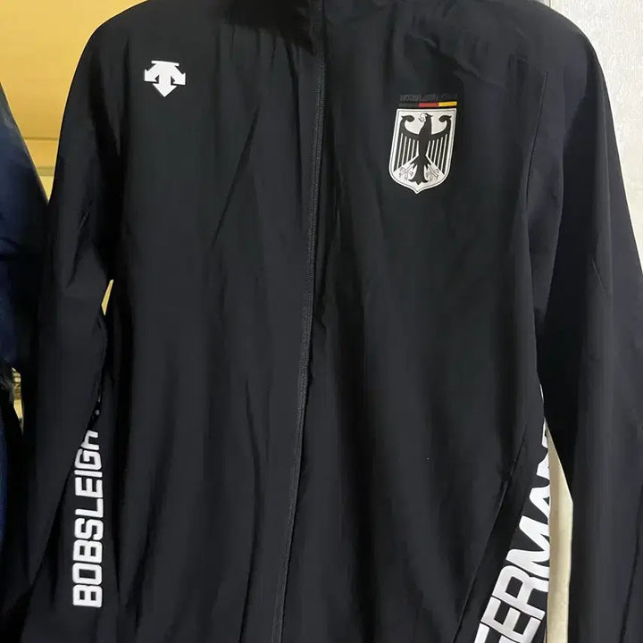 [BUNJANG] Descente German Windbreaker Black / 데상트 독일 바람막이 블랙