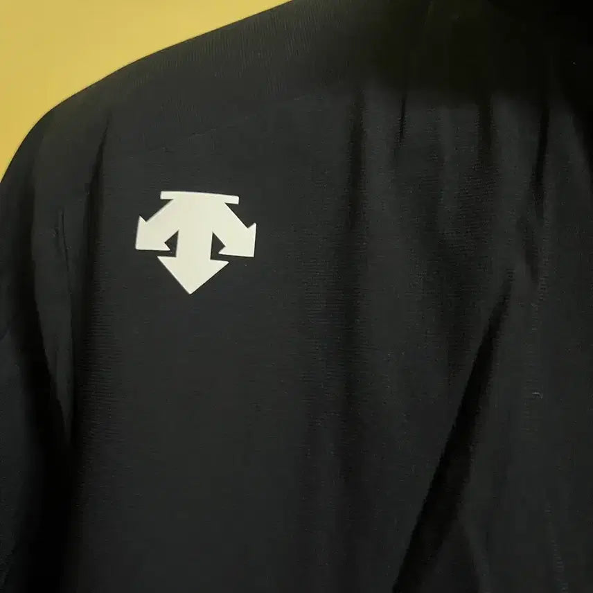 [BUNJANG] Descente German Windbreaker Black / 데상트 독일 바람막이 블랙