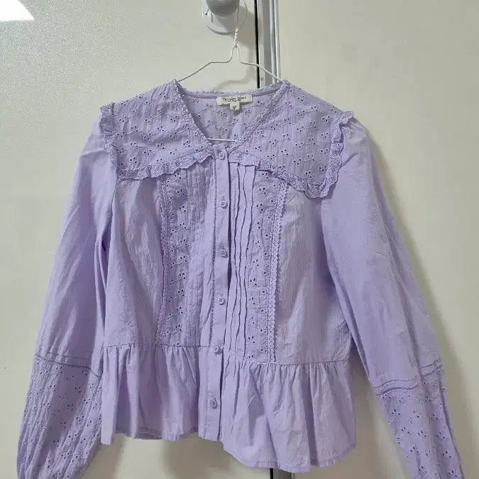 [SOLD OUT] Thursday Island 레이스 블라우스 퍼플