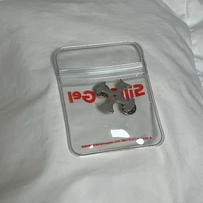 [SOLD OUT] 실리카겔 심볼 뱃지 새상품