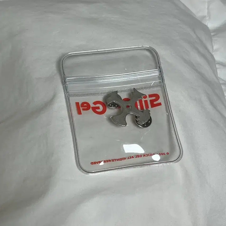 [SOLD OUT] 실리카겔 심볼 뱃지 새상품
