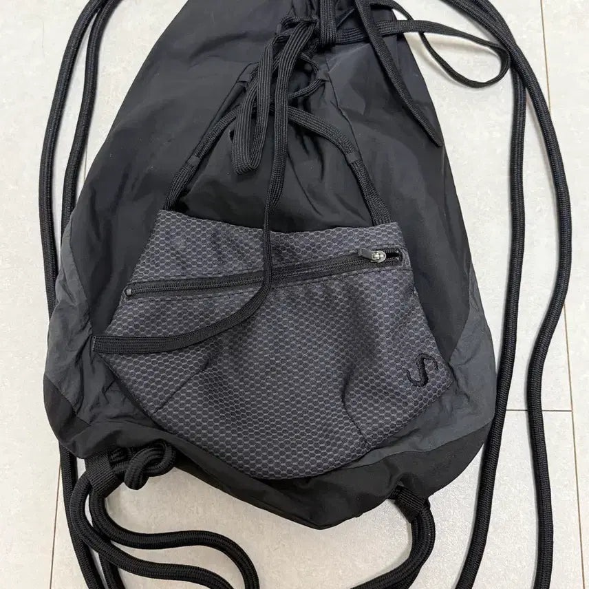 [SOLD OUT] 오호스 디테처블 포켓 짐색 블랙