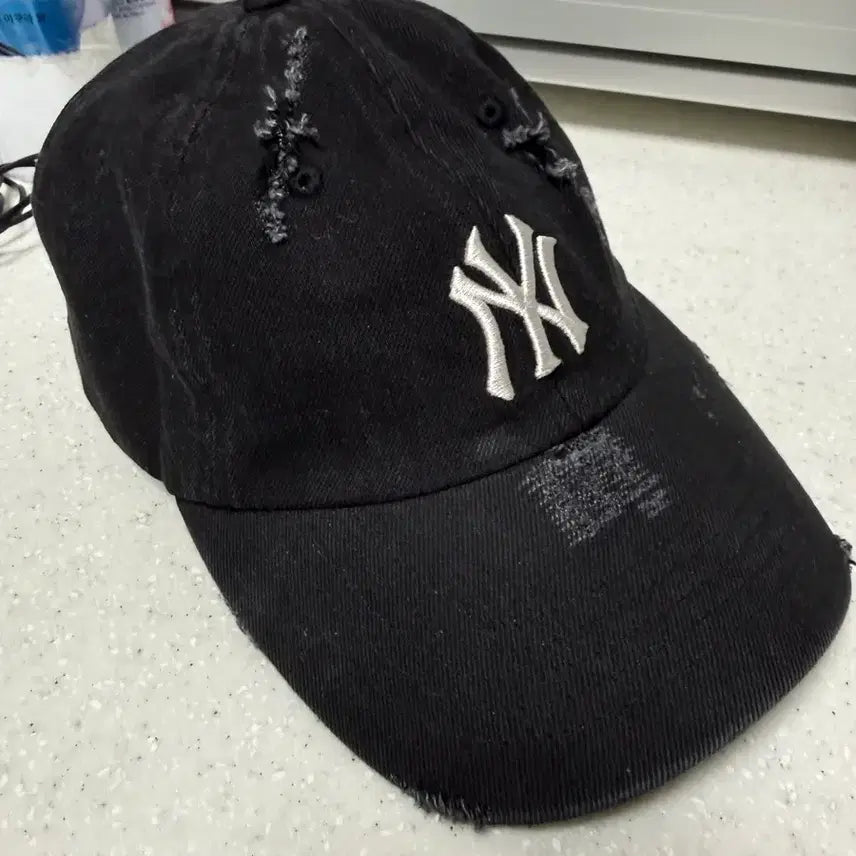 [SOLD OUT] MLB 뉴욕 양키스 데미지 워싱 볼캡 블랙