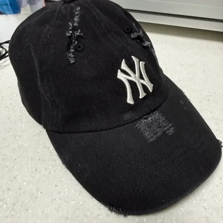 [SOLD OUT] MLB 뉴욕 양키스 데미지 워싱 볼캡 블랙