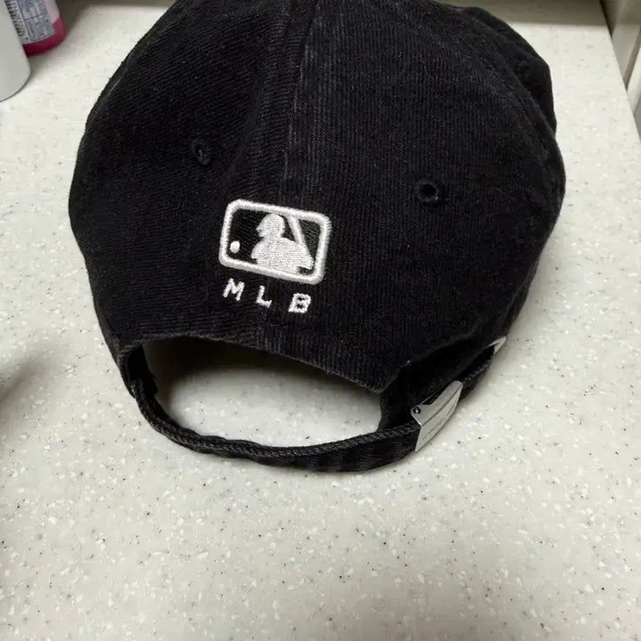 [SOLD OUT] MLB 뉴욕 양키스 데미지 워싱 볼캡 블랙