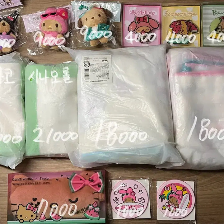 [BUNJANG] Olive Young Sanrio Collection Set / 올리브영 태닝 산리오 수면안대 인형키링 토트백 큐티런 헬로키티