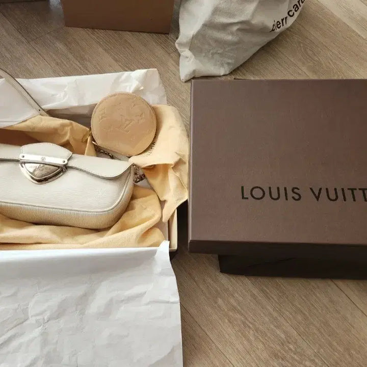 [BUNJANG] Louis Vuitton Epi Montaigne Clutch Shoulder Bag / 루이비통 에삐 몽테뉴 클러치 숄더백 화이트 코인퍼스 포함