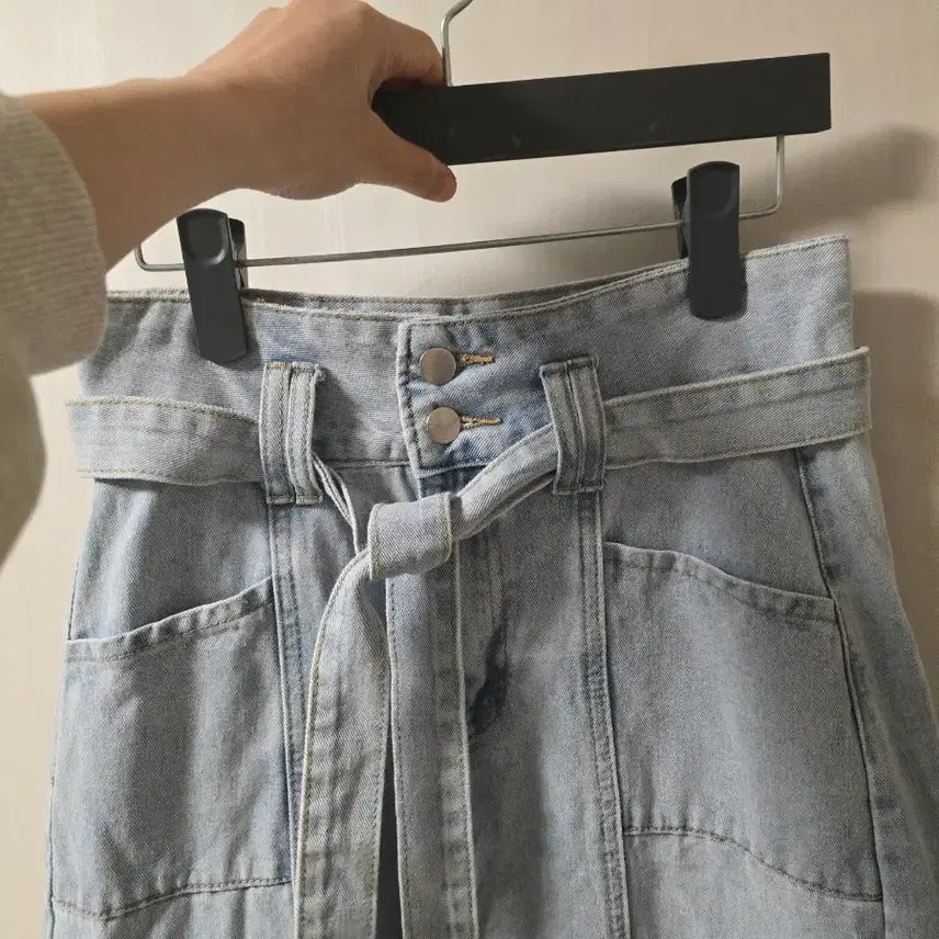 [BUNJANG] Recob Belted Light Wash Denim Long Skirt / 레코브 벨티드 언청 데님 롱스커트