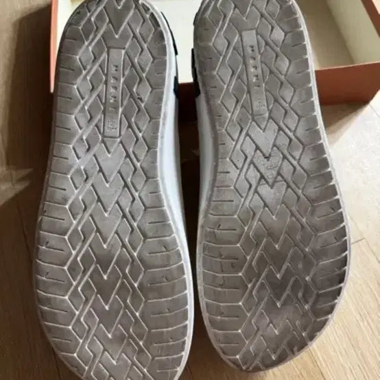 [SOLD OUT] 마르니 스니커즈