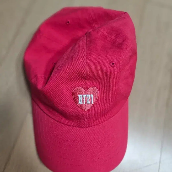 [SOLD OUT] BT21 하트 로고 볼캡 ㅡBTS굿즈정품