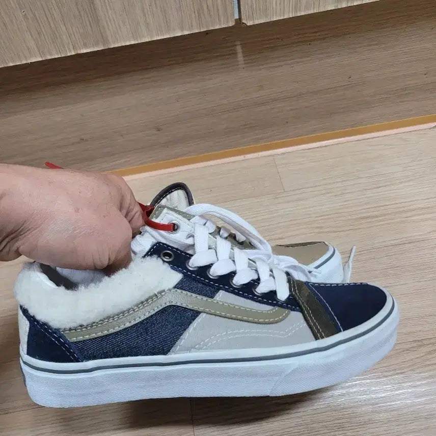 [BUNJANG] Vans Old Skool Patchwork Sneakers / 반스 올드스쿨 퍼 안감 스니커즈 235