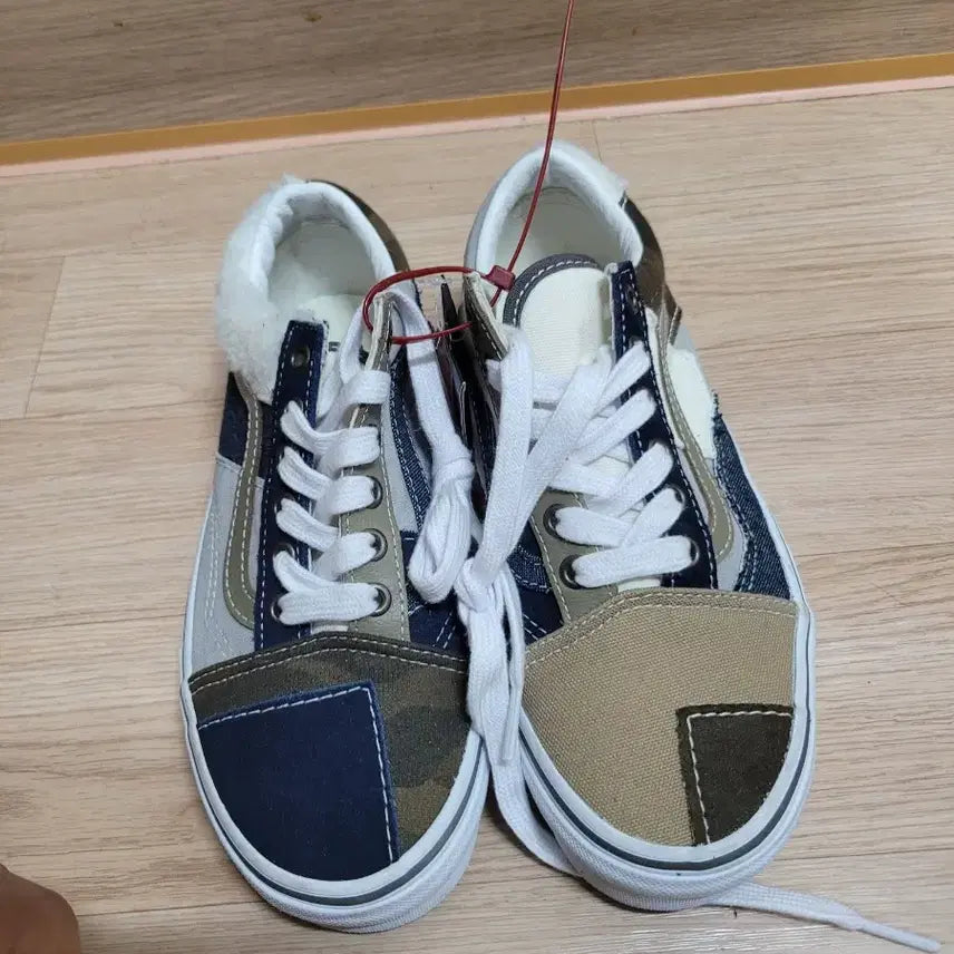 [BUNJANG] Vans Old Skool Patchwork Sneakers / 반스 올드스쿨 퍼 안감 스니커즈 235