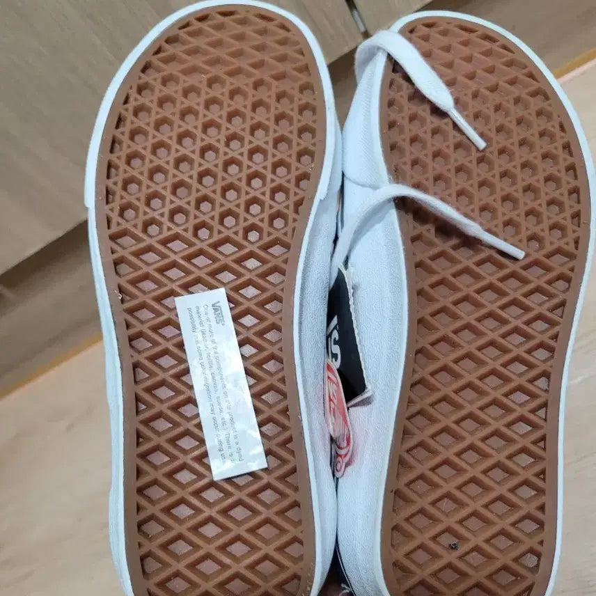 [BUNJANG] Vans Old Skool Patchwork Sneakers / 반스 올드스쿨 퍼 안감 스니커즈 235