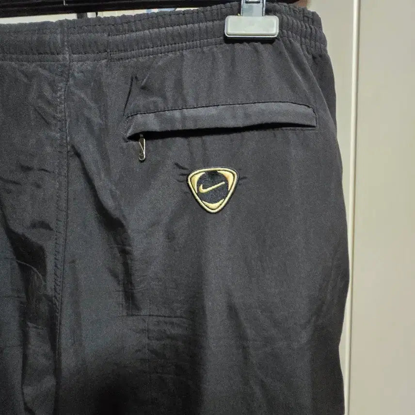 [BUNJANG] Nike Track Pants - Black/Gold / 나이키 블랙/골드 트랙 팬츠