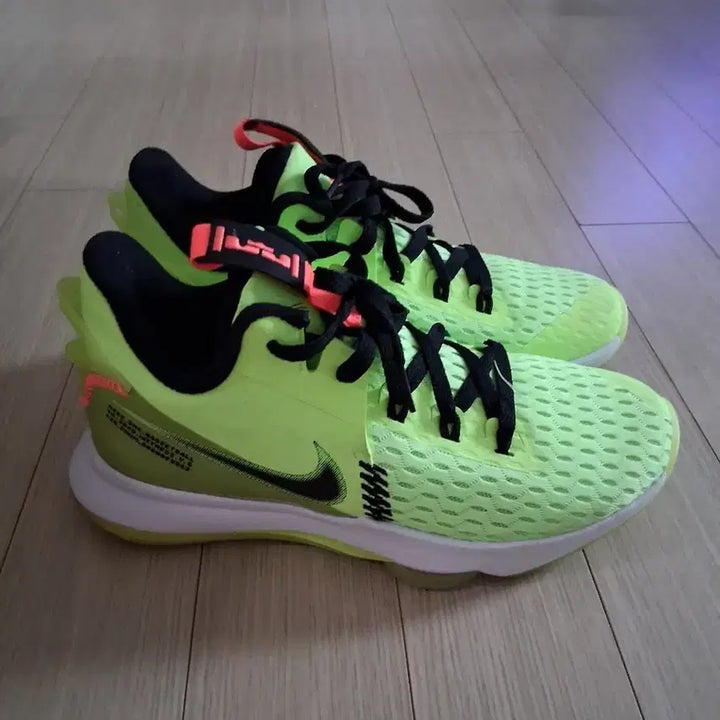 [BUNJANG] Nike Basketball Shoes Fluorescent Sneakers / 나이키 농구화 형광색 운동화