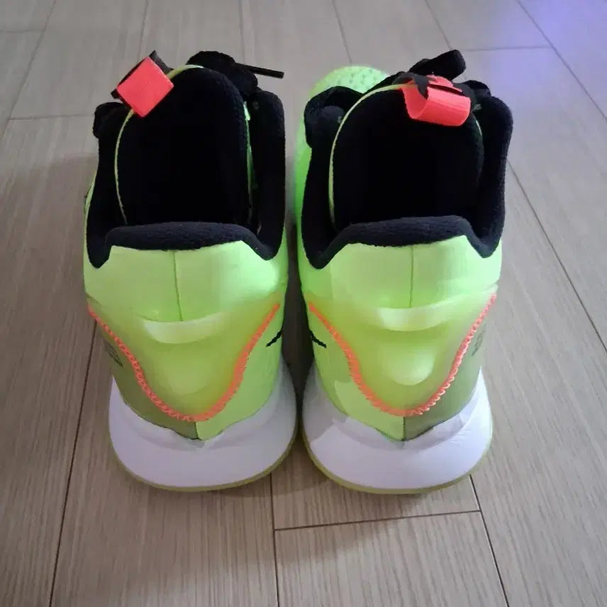 [BUNJANG] Nike Basketball Shoes Fluorescent Sneakers / 나이키 농구화 형광색 운동화