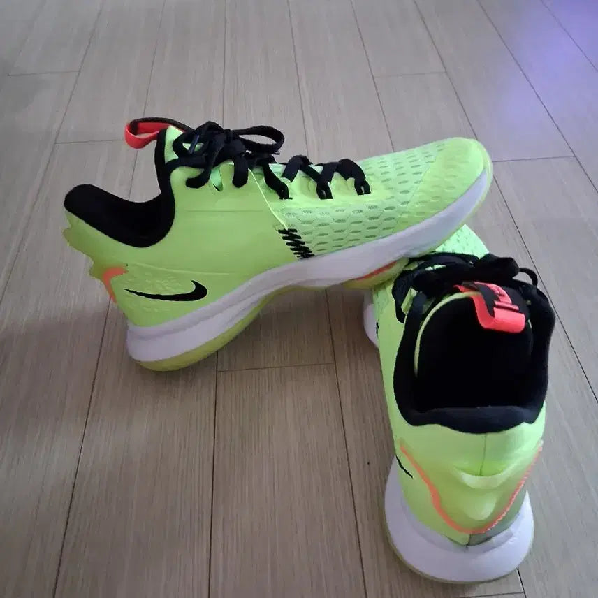 [BUNJANG] Nike Basketball Shoes Fluorescent Sneakers / 나이키 농구화 형광색 운동화