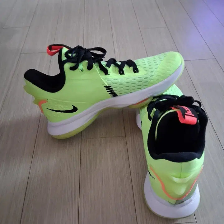 [BUNJANG] Nike Basketball Shoes Fluorescent Sneakers / 나이키 농구화 형광색 운동화