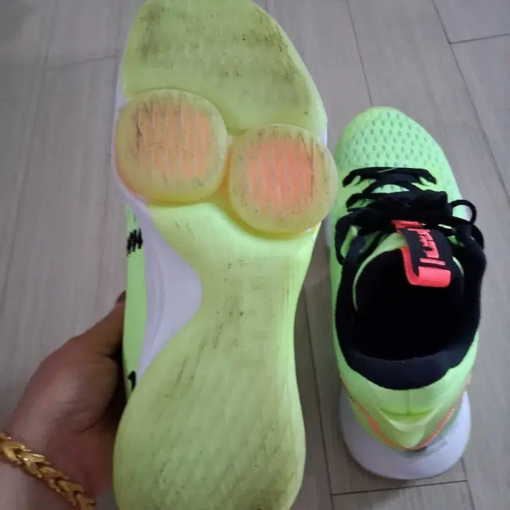 [BUNJANG] Nike Basketball Shoes Fluorescent Sneakers / 나이키 농구화 형광색 운동화