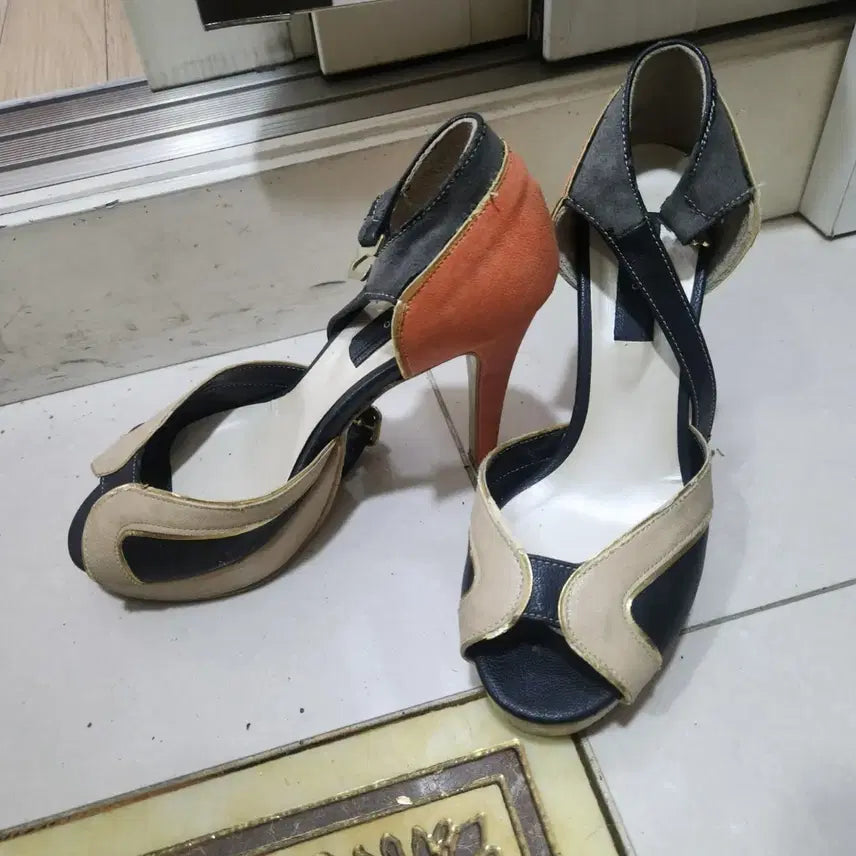 [BUNJANG] Generic Leather Heels 240 / 구두