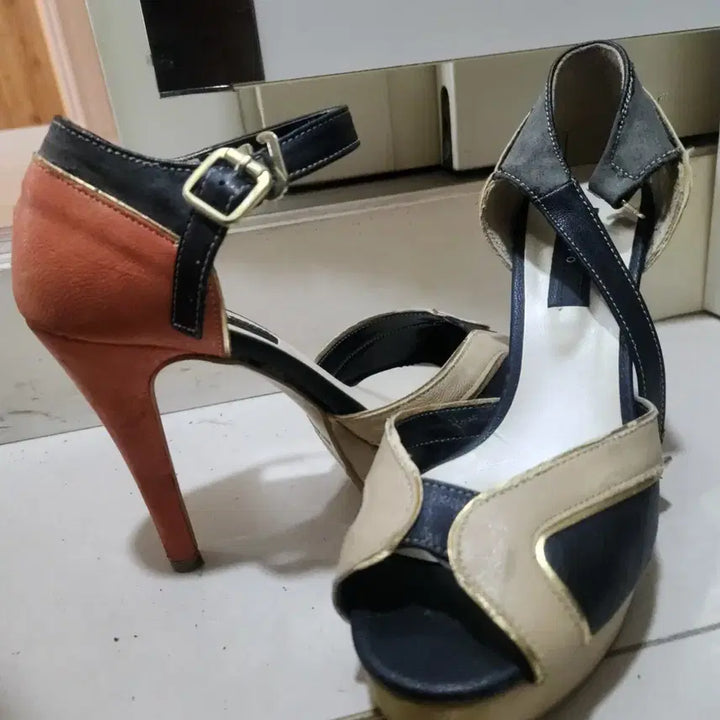 [BUNJANG] Generic Leather Heels 240 / 구두