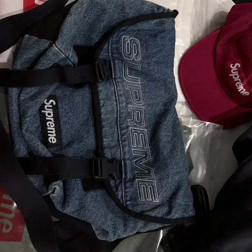 [BUNJANG] Supreme Denim Messenger Bag Washed Indigo / 25FW 슈프림 데님 메신저 백 워시드인디고