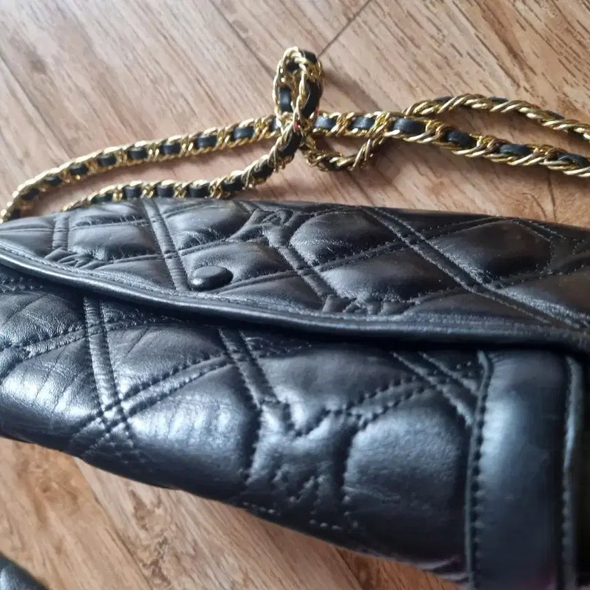 [BUNJANG] Metrocity Black Quilted Chain Shoulder Bag / 메트로시티 블랙 퀼팅 체인백12-21