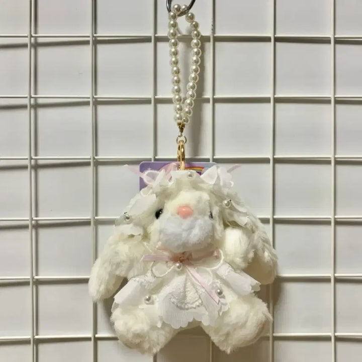 [BUNJANG] White Rabbit Plush Keychain with Pearl Strap / 새상품) 화이트 토끼 인형 키링 진주 스트랩