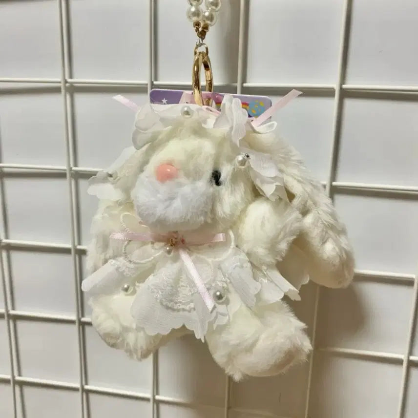 [BUNJANG] White Rabbit Plush Keychain with Pearl Strap / 새상품) 화이트 토끼 인형 키링 진주 스트랩