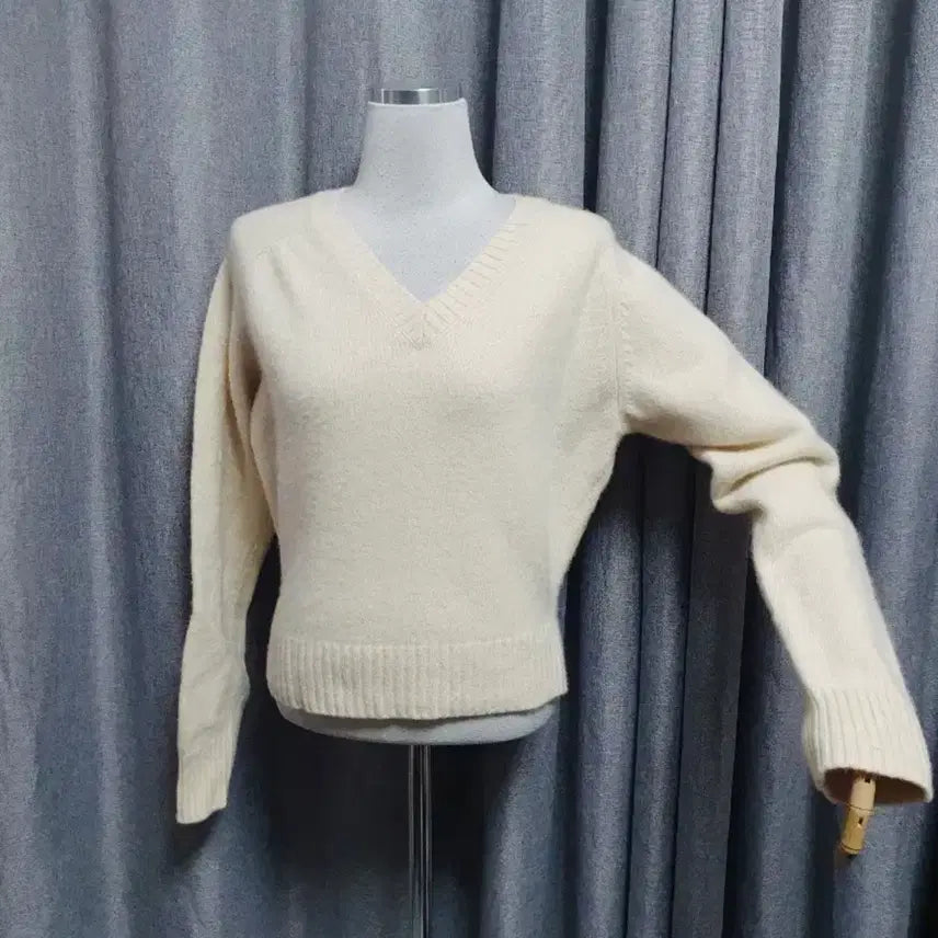 [BUNJANG] V-Neck Knit Sweater / 무배&amp;택포