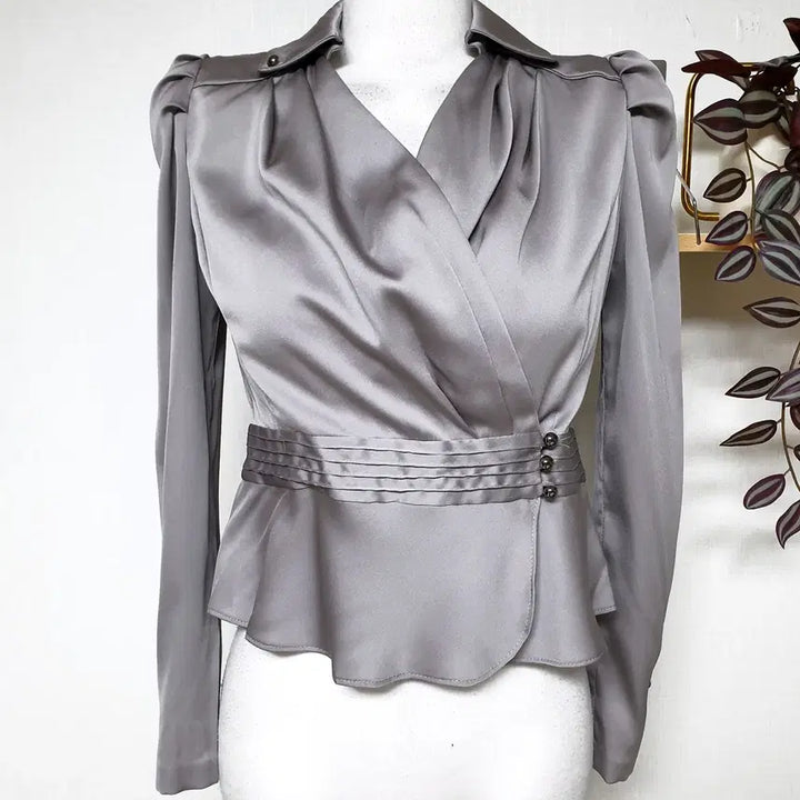 [BUNJANG] Line Peplum Wrap Blouse Silver / 라인 페플럼 랩스타일 블라우스 55 크롭 실버