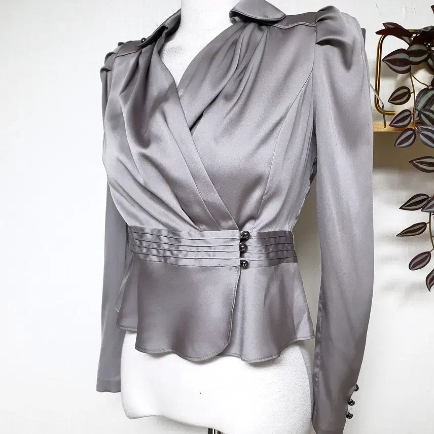 [BUNJANG] Line Peplum Wrap Blouse Silver / 라인 페플럼 랩스타일 블라우스 55 크롭 실버