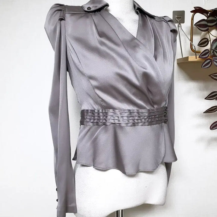 [BUNJANG] Line Peplum Wrap Blouse Silver / 라인 페플럼 랩스타일 블라우스 55 크롭 실버