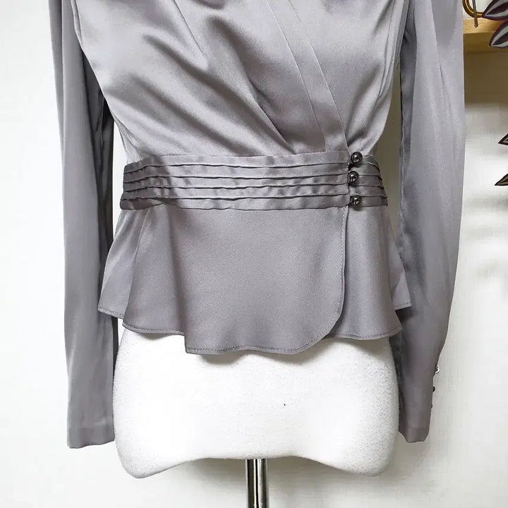 [BUNJANG] Line Peplum Wrap Blouse Silver / 라인 페플럼 랩스타일 블라우스 55 크롭 실버
