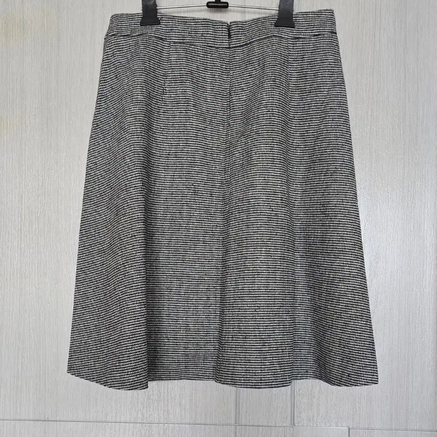 [BUNJANG] LINE Classic Wool Blend Checkered Skirt / 77) 미착용새옷/ LINE 라인 겨울 클래식한 모혼방 잔체크 스커트