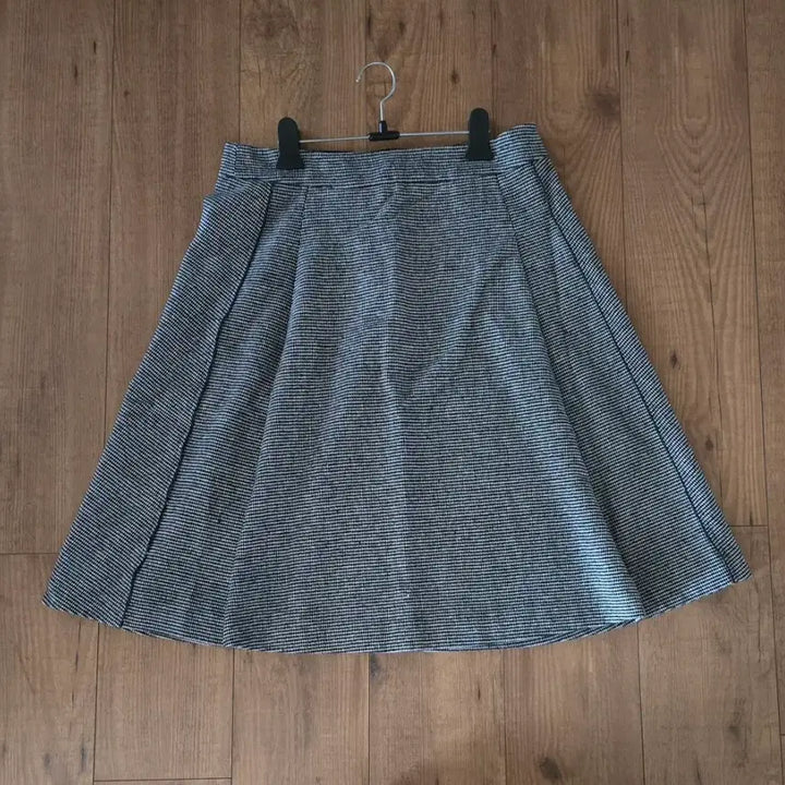 [BUNJANG] LINE Classic Wool Blend Checkered Skirt / 77) 미착용새옷/ LINE 라인 겨울 클래식한 모혼방 잔체크 스커트