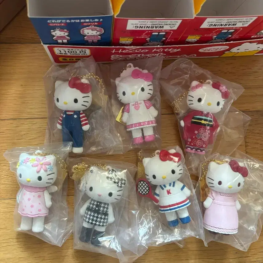 [BUNJANG] Sanrio Hello Kitty 50th Anniversary Secret Mascot Charm Keyring / [마지막수량/미개봉] 산리오 헬로키티 50주년 시크릿 마스코트 참 키링