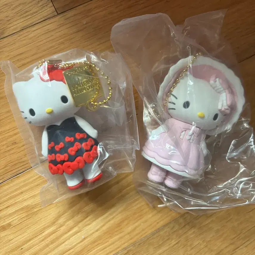 [BUNJANG] Sanrio Hello Kitty 50th Anniversary Secret Mascot Charm Keyring / [마지막수량/미개봉] 산리오 헬로키티 50주년 시크릿 마스코트 참 키링