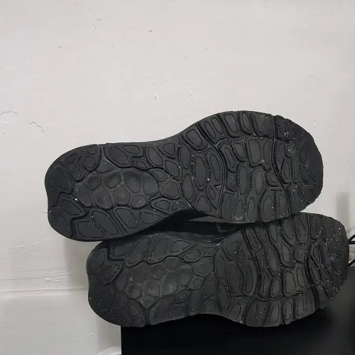 [BUNJANG] New Balance Fresh Foam All Black Sneakers (270) / 뉴발란스 프레쉬폼 올블랙 운동화(270)