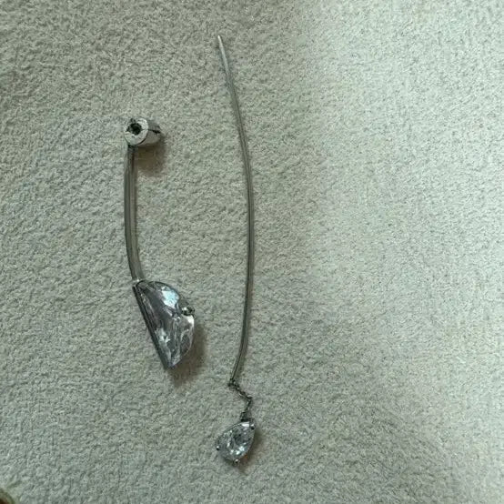 [BUNJANG] J.ESTINA Silver 925 Crystal Drop Asymmetric Earrings / 제이에스티나 실버 925 크리스탈 드롭 언발란스 귀걸이