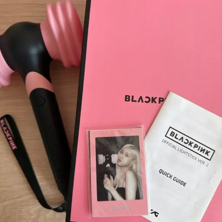 [BUNJANG] BLACKPINK Official Lightstick Ver. 2 + Rosé Photocard / 블랙핑크 공굿 응원봉 Ver.2 + 로제 포카