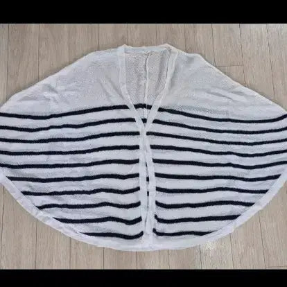 [BUNJANG] White Navy Striped Dolman Cardigan / 흰색 네이비 스트라이프 가오리형 가디건