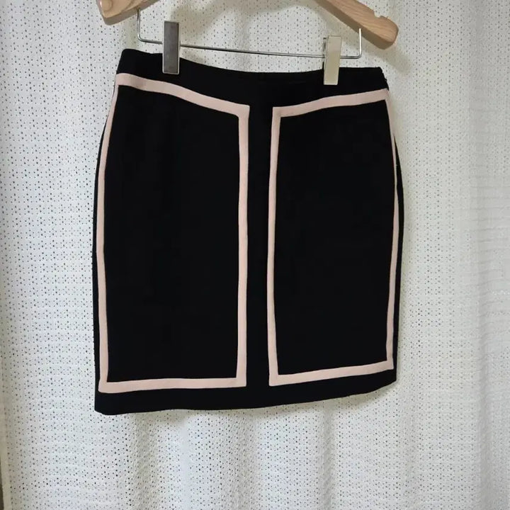 [SOLD OUT] 미샤 블랙 배색 미니스커트