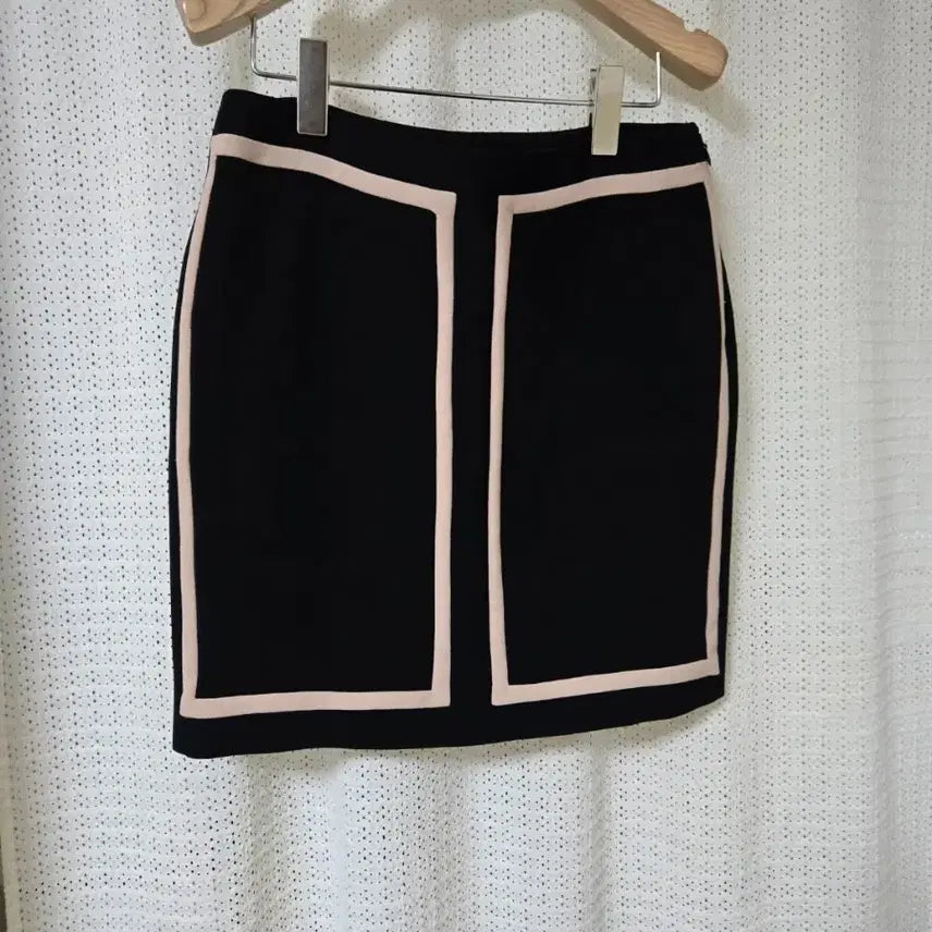 [SOLD OUT] 미샤 블랙 배색 미니스커트