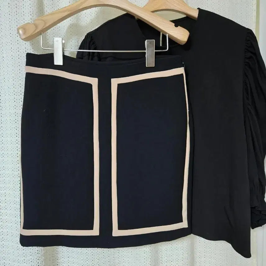 [SOLD OUT] 미샤 블랙 배색 미니스커트