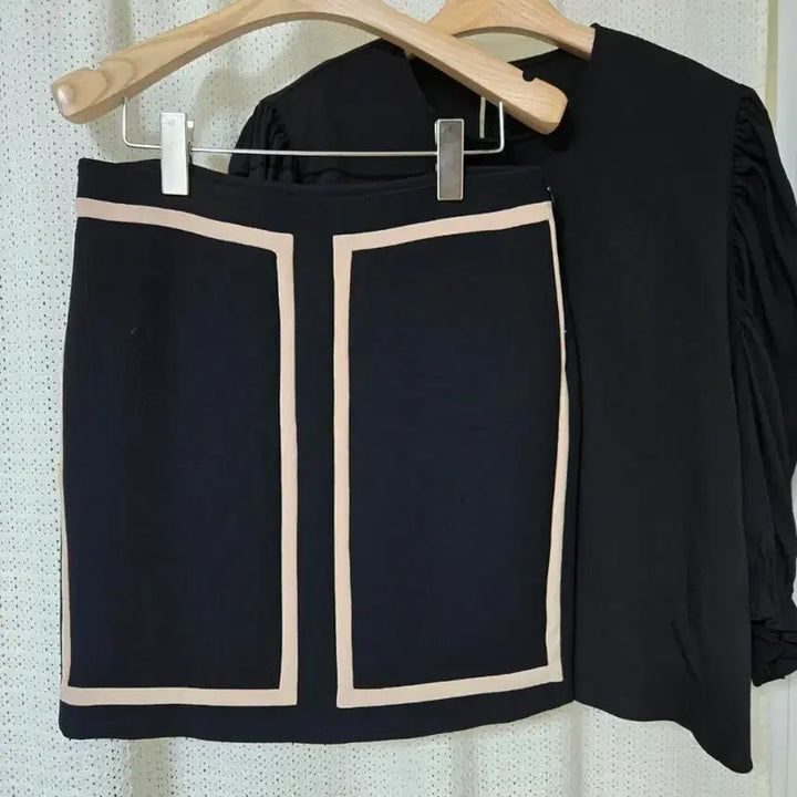 [SOLD OUT] 미샤 블랙 배색 미니스커트
