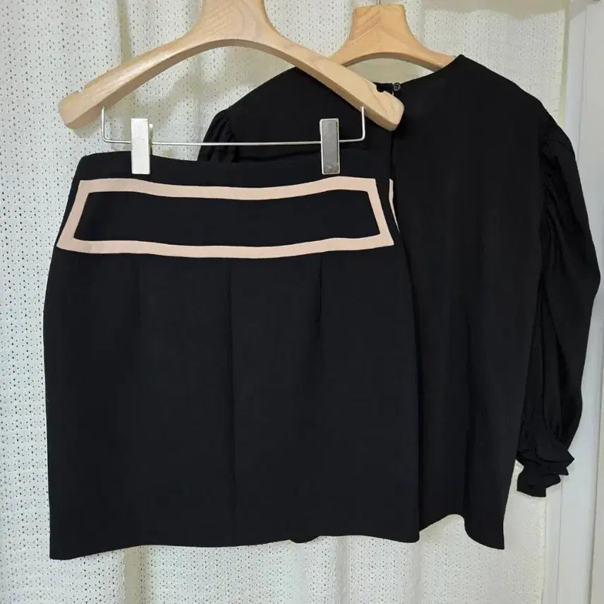 [SOLD OUT] 미샤 블랙 배색 미니스커트