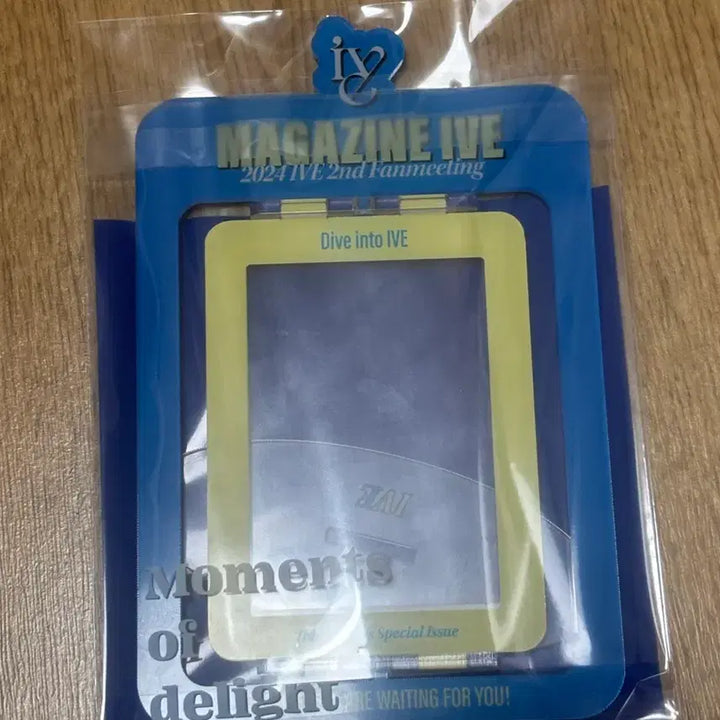 [BUNJANG] IVE Magazine Photocard Holder Stand / 아이브 매거진 포카 홀더 스탠드