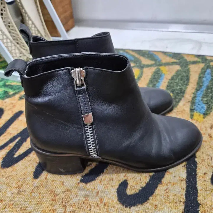 [BUNJANG] Karen White Black Leather Ankle Boots / 카렌화이트 블랙 가죽 앵클 부츠